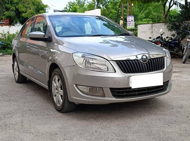 https://images10.gaadi.com/usedcar_image/4093232/original/processed_bb3e9428316dad03c45f89cf8416ffc0.jpg?imwidth=6400