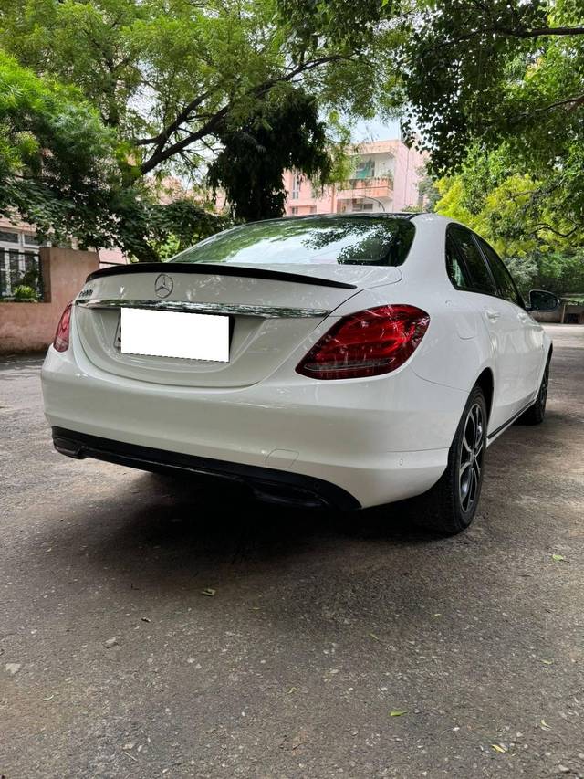 https://images10.gaadi.com/usedcar_image/4093269/original/processed_019c895ec4bd62534e4d0e813f6bc15b.jpeg?imwidth=6402