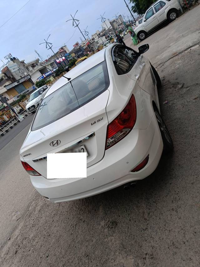 https://images10.gaadi.com/usedcar_image/4093406/original/processed_21cbcc1627b5ffd2ab4e2aae784e0234.jpg?imwidth=6402