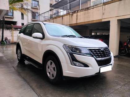 Mahindra XUV500 W7