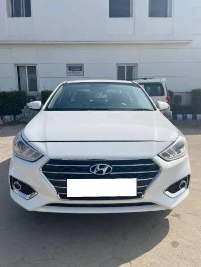 https://images10.gaadi.com/usedcar_image/4093557/original/processed_7fb6608c-e1d2-43fa-9edf-8f9bcd8129bb.jpeg?imwidth=6400