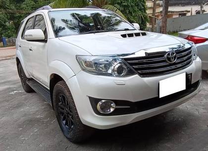 Toyota Fortuner 4x2 AT