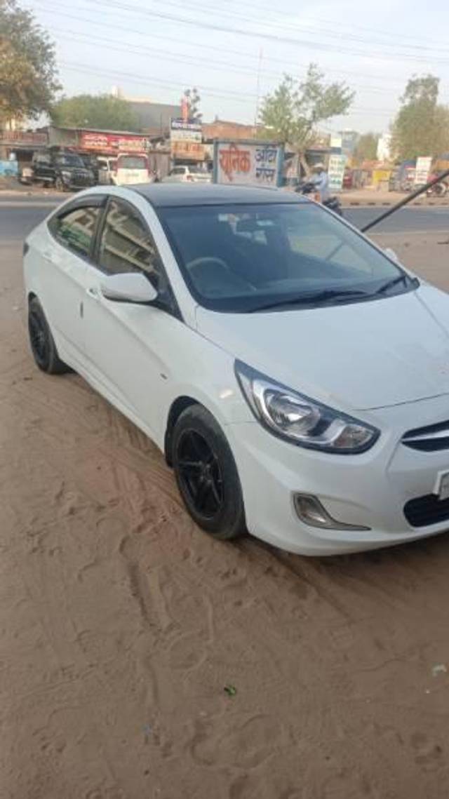 https://images10.gaadi.com/usedcar_image/4093926/original/processed_b8f43124-268b-412c-95b2-3098505ed937.jpg?imwidth=6400