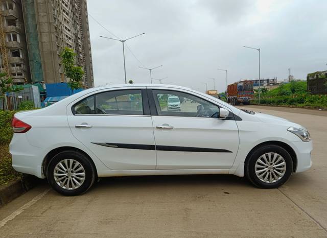 https://images10.gaadi.com/usedcar_image/4093998/original/44d775e2221a2aff7e54f0e1dcac9cc4.jpg?imwidth=6401