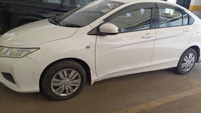 https://images10.gaadi.com/usedcar_image/4094026/original/processed_c2853a9a-dde4-43c9-bfd7-40d4037a00a8.jpg?imwidth=6400