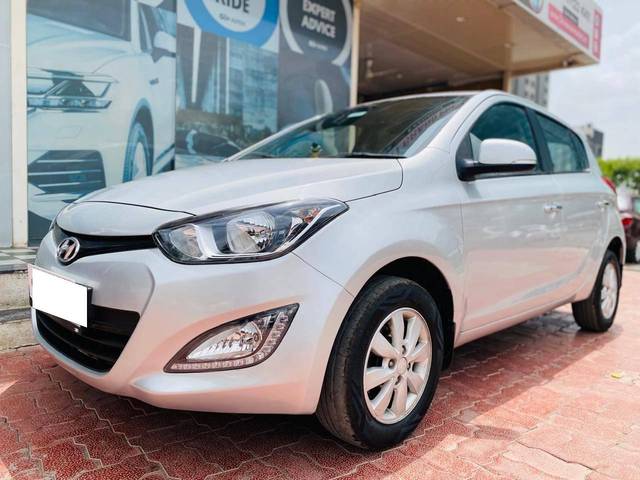 https://images10.gaadi.com/usedcar_image/4094206/original/processed_16749134d23a3fda5b42f229a5589659.jpeg?imwidth=6400