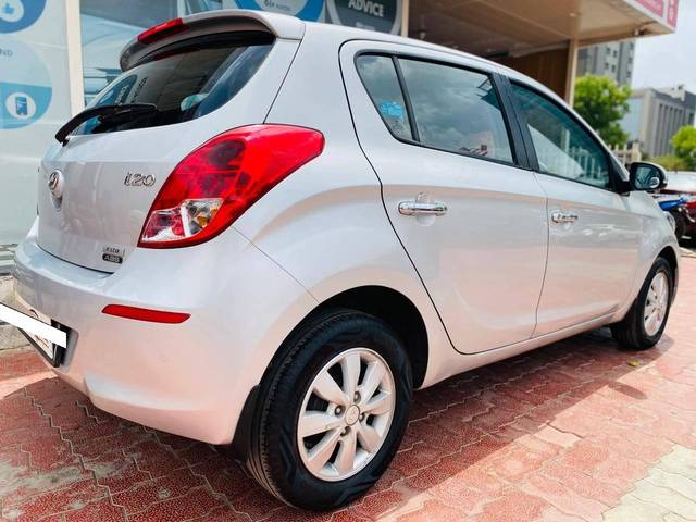 https://images10.gaadi.com/usedcar_image/4094206/original/processed_a9fb16975009425116f493bdb8682126.jpeg?imwidth=6402