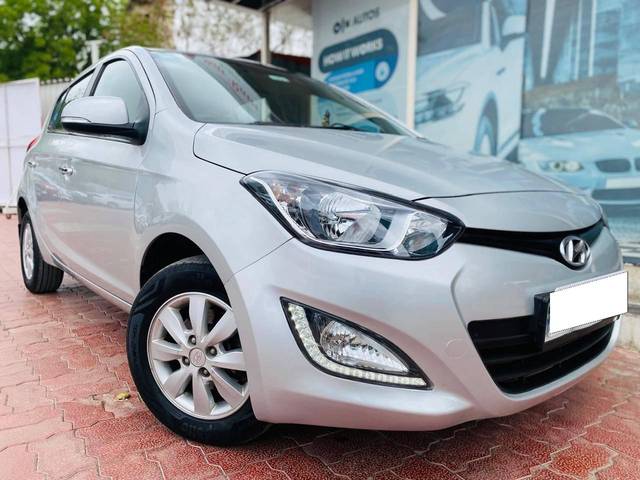 https://images10.gaadi.com/usedcar_image/4094206/original/processed_f2d8c14a2d95913480245ef240b444c9.jpeg?imwidth=6401