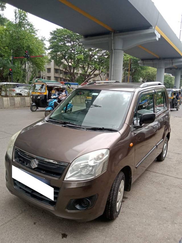 https://images10.gaadi.com/usedcar_image/4094395/original/processed_2104985d6605d70583071804286517eb.jpeg?imwidth=6402