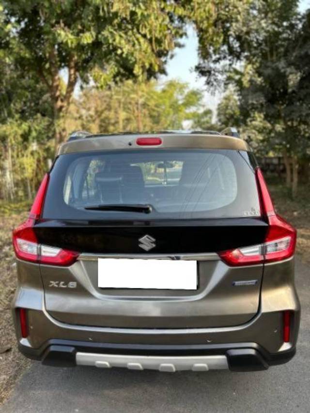 https://images10.gaadi.com/usedcar_image/4094404/original/processed_845f7428-135a-4a2b-a21a-357a92f25a65.jpg?imwidth=6402