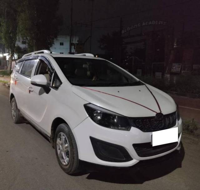 https://images10.gaadi.com/usedcar_image/4094406/original/processed_81c1aa56-348b-4eec-9744-94cc5b796751.jpg?imwidth=6400