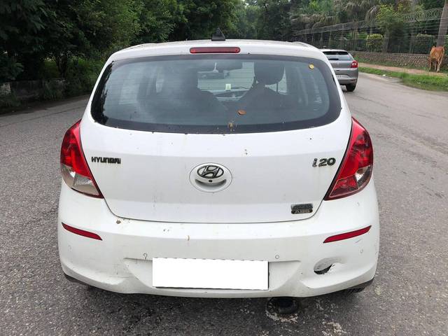 https://images10.gaadi.com/usedcar_image/4094579/original/processed_b07141c61ebc98fd0fe76c16b9bbed20.jpg?imwidth=6402