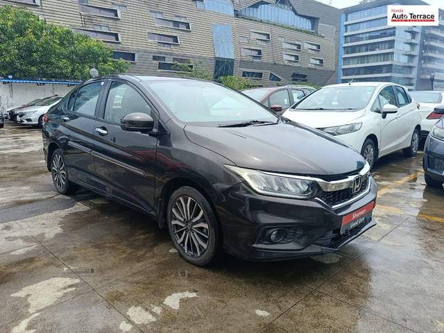 https://images10.gaadi.com/usedcar_image/4094688/original/06ade55c33676b5fa4bef55b16533a4d.jpg?imwidth=6400