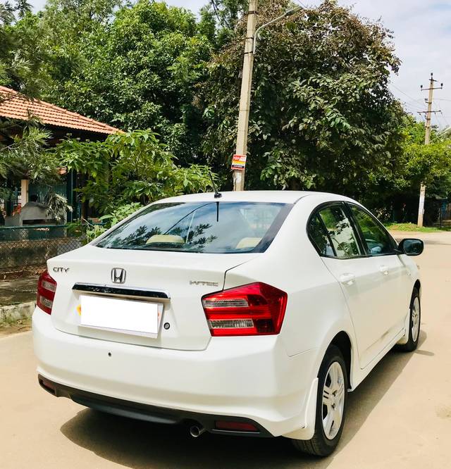 https://images10.gaadi.com/usedcar_image/4094779/original/processed_905448373fd32f73a1c4f5ede3cc8cde.jpeg?imwidth=6402