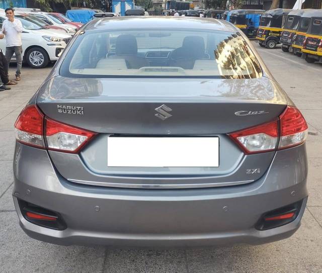 https://images10.gaadi.com/usedcar_image/4094784/original/processed_6b828c9e885edd95885392d8eb3e0095.jpg?imwidth=6402