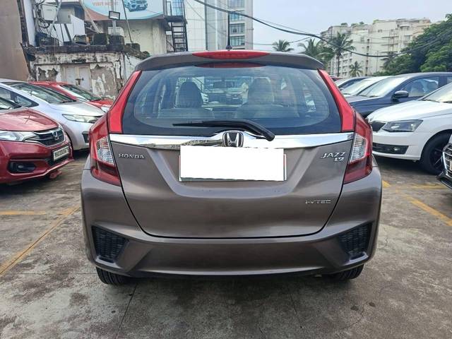 https://images10.gaadi.com/usedcar_image/4094834/original/processed_669af636979246ddd7a0089b632588f4.jpg?imwidth=6402