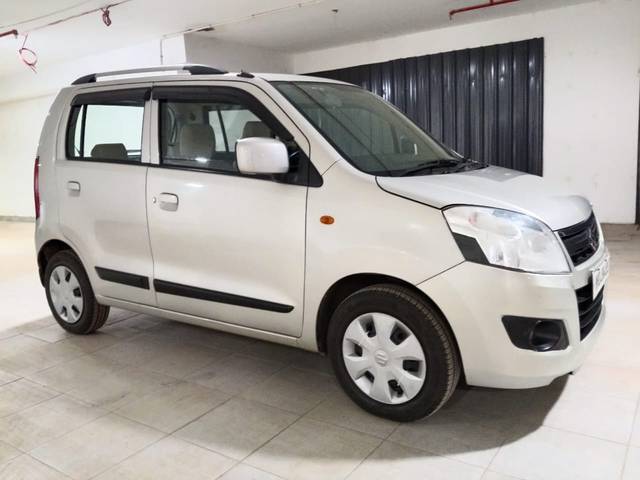 https://images10.gaadi.com/usedcar_image/4094974/original/672a945e3b6d3ff626cb19cab8c8bfdb.jpg?imwidth=6400