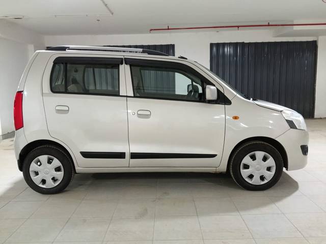 https://images10.gaadi.com/usedcar_image/4094974/original/f6ca2bedcb03d4ede3a4d349e7b34d17.jpg?imwidth=6401