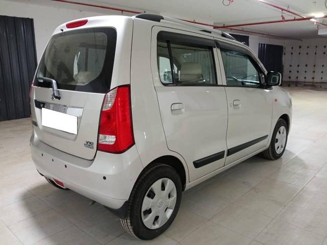 https://images10.gaadi.com/usedcar_image/4094974/original/processed_b27efcef9717cb27ccb704277eda66ad.jpg?imwidth=6402