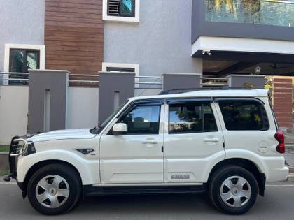 Mahindra Scorpio S7