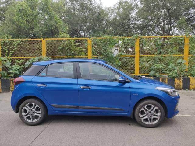 https://images10.gaadi.com/usedcar_image/4095146/original/processed_0cd331ac95ebbb140546b527ca047496.jpg?imwidth=6401