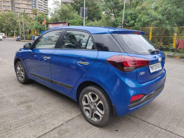 https://images10.gaadi.com/usedcar_image/4095146/original/processed_9539bdcd81724dd7c0c1da5e17bf9e18.jpg?imwidth=6402