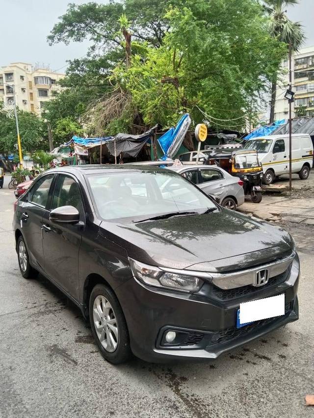 https://images10.gaadi.com/usedcar_image/4095178/original/processed_787583dd091bf2ad78da17431041119d.jpeg?imwidth=6400