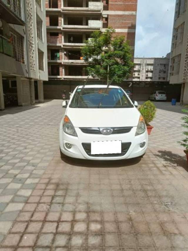 https://images10.gaadi.com/usedcar_image/4095774/original/processed_b6292aff-7818-4e43-9d34-82c6a83b20fe.jpeg?imwidth=6400