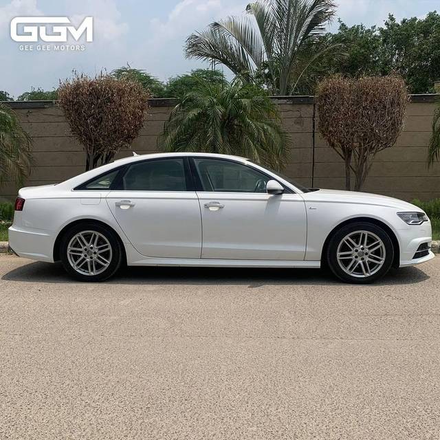 https://images10.gaadi.com/usedcar_image/4096237/original/processed_b913289d9f89bf616fbac4aa0ce50ad6.jpg?imwidth=6401