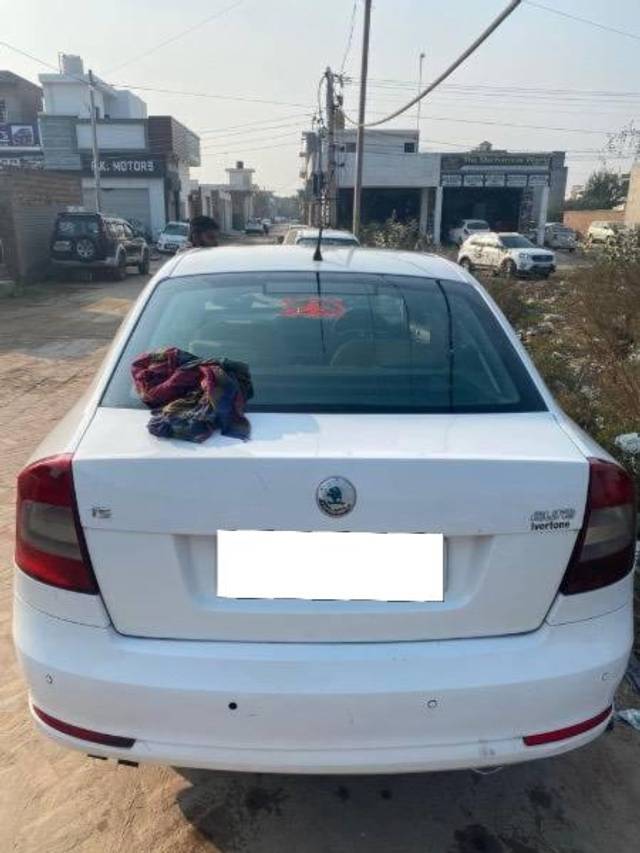 https://images10.gaadi.com/usedcar_image/4096244/original/processed_2fc5d674-9ae9-4c0e-882b-eeb6095195ba.jpeg?imwidth=6400