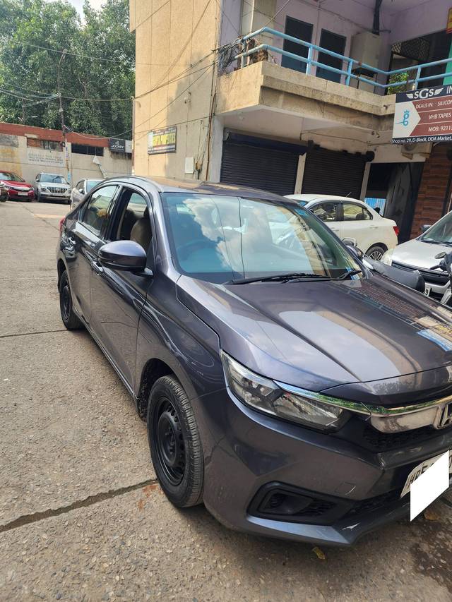 https://images10.gaadi.com/usedcar_image/4096437/original/processed_b2fb804d100237d0813ce0e36b5eb653.jpg?imwidth=6400