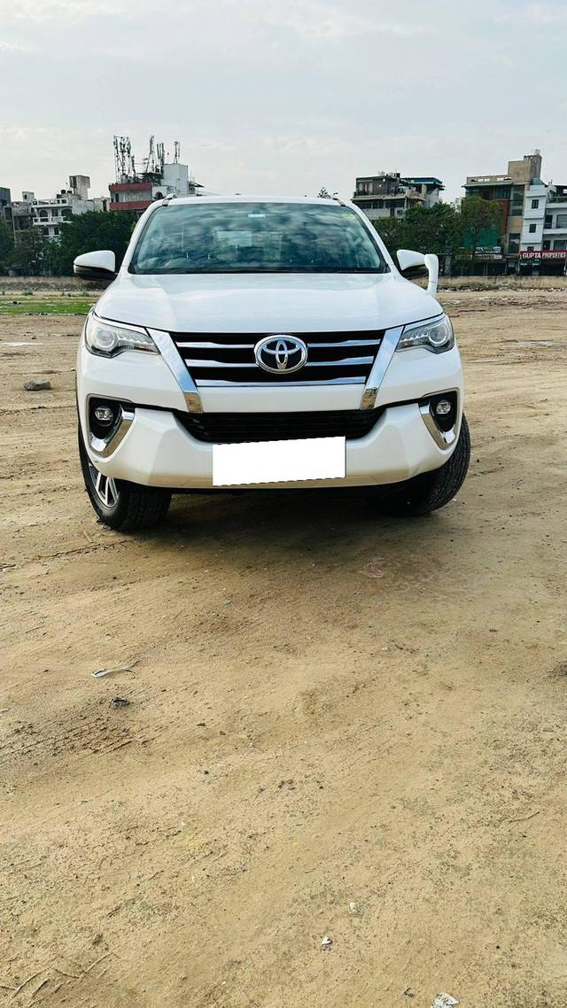 https://images10.gaadi.com/usedcar_image/4096497/original/processed_dccef1c5e9b89808b0b16e58e98be770.jpg?imwidth=6401