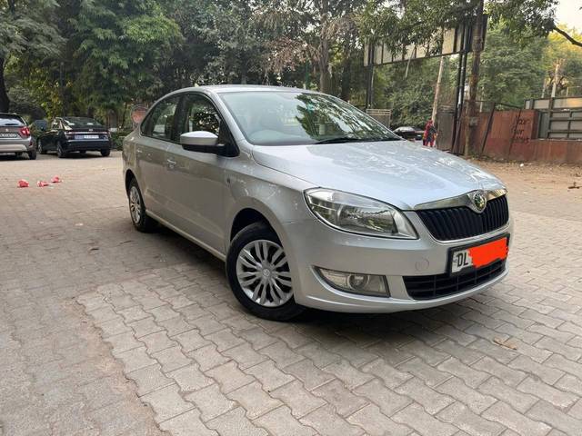 https://images10.gaadi.com/usedcar_image/4096540/original/processed_fea059ddd58c41cd8fd0f416d7efcdc5.jpg?imwidth=6400