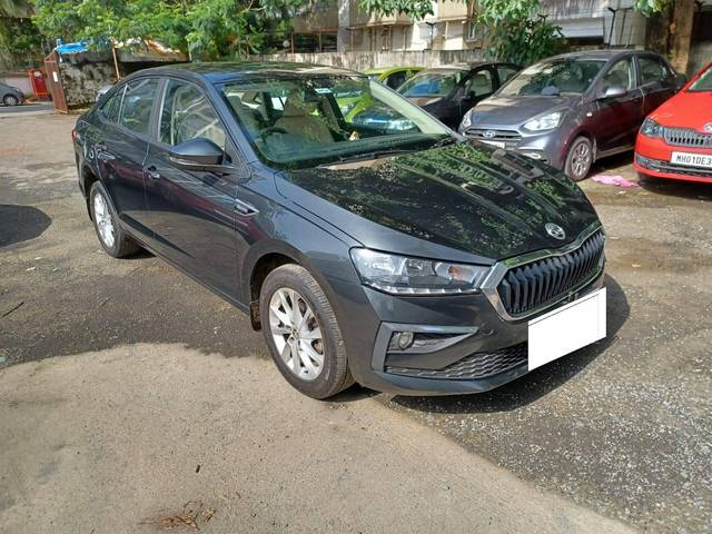 https://images10.gaadi.com/usedcar_image/4096584/original/processed_a7930aa0cf2f9368e8f64512599e4509.jpg?imwidth=6400