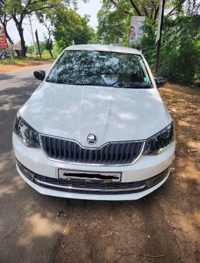 https://images10.gaadi.com/usedcar_image/4096628/original/processed_62368e04-b79a-4fdc-8016-e3c9c877dc2d.jpg?imwidth=6400