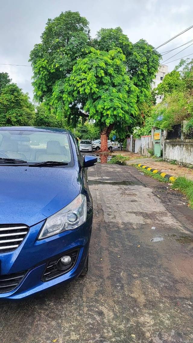 https://images10.gaadi.com/usedcar_image/4096634/original/processed_d5c74398dbd53da6bfce38af9d38306c.jpg?imwidth=6402