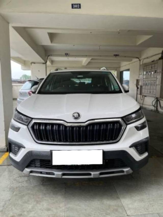 https://images10.gaadi.com/usedcar_image/4096829/original/processed_13545b32-65ff-468f-9c1d-33632b9e52eb.jpeg?imwidth=6400