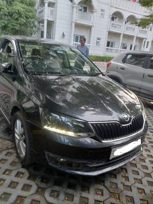 https://images10.gaadi.com/usedcar_image/4096836/original/processed_24387a96d751909d3c63faf8a5ce0b0a.jpg?imwidth=6401