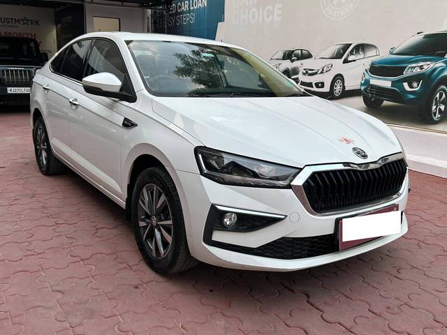 https://images10.gaadi.com/usedcar_image/4097014/original/processed_01081ce7469781ecfd1842ee14fdb3bc.jpg?imwidth=6400