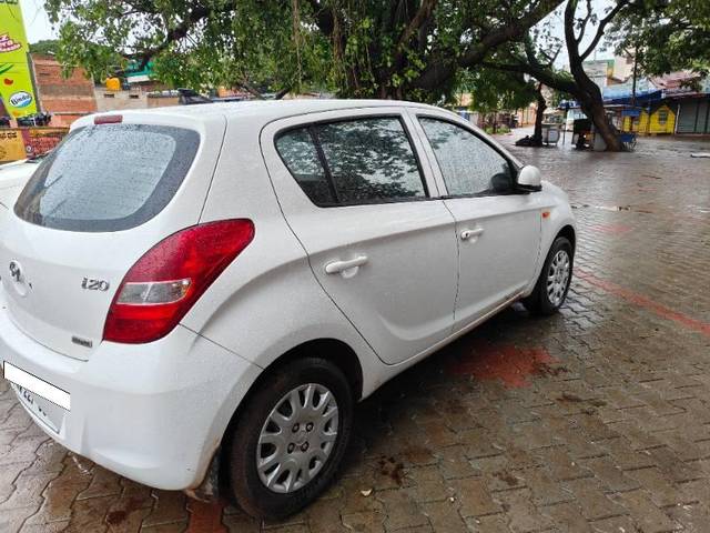 https://images10.gaadi.com/usedcar_image/4097118/original/processed_05782292-82c3-48b1-afbd-d0a5a00f2733.jpg?imwidth=6401