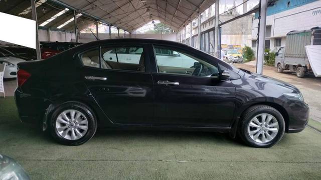 https://images10.gaadi.com/usedcar_image/4097374/original/processed_53ac12be2ce36fe6397cbd21c3752628.jpg?imwidth=6401