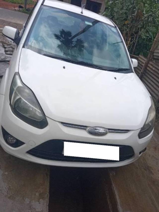 https://images10.gaadi.com/usedcar_image/4097401/original/processed_9b821e09-d38b-4024-9fa5-b1b97ead5879.jpg?imwidth=6400