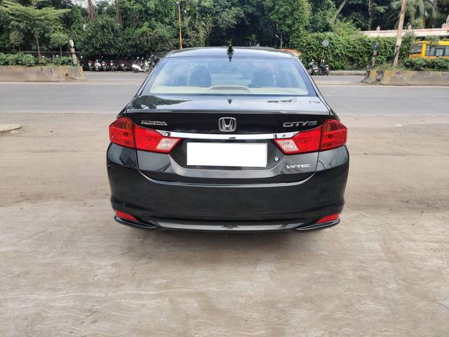 https://images10.gaadi.com/usedcar_image/4097461/original/processed_c9fb375f559fdd8e0921fd9b469adcb8.jpg?imwidth=6401