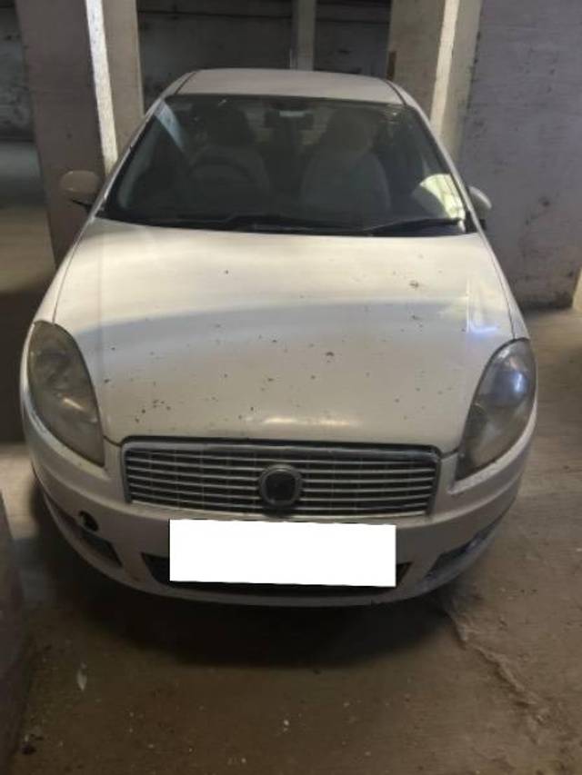 https://images10.gaadi.com/usedcar_image/4097758/original/processed_069aa425-6752-44de-8846-a11bd083f84e.jpeg?imwidth=6400