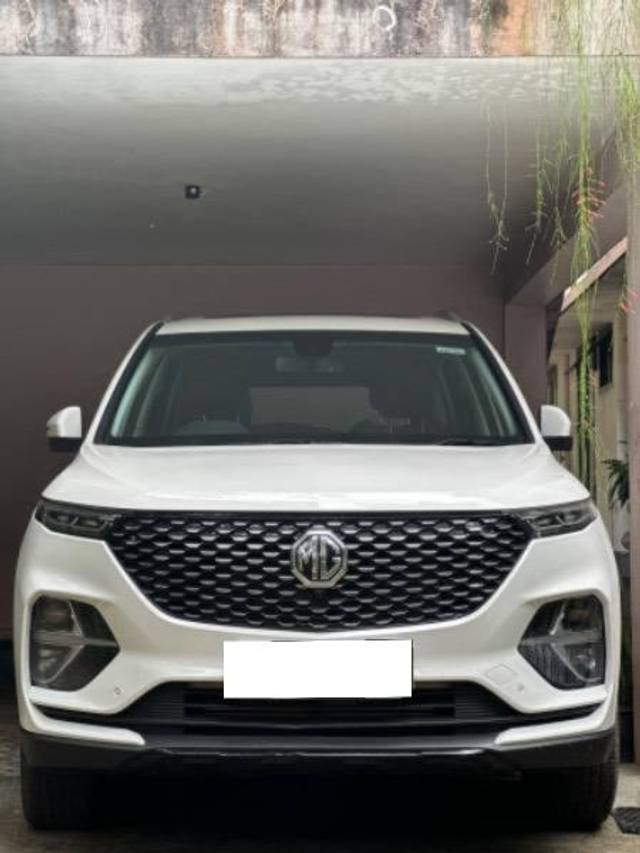 https://images10.gaadi.com/usedcar_image/4097802/original/processed_6fa739f7-4d71-4d38-a15c-4079e3f55285.jpeg?imwidth=6402