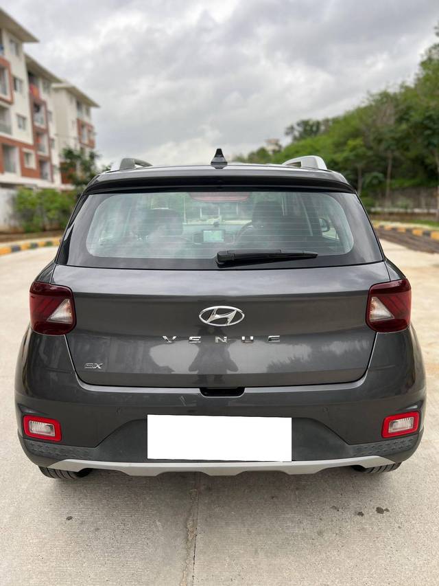 https://images10.gaadi.com/usedcar_image/4097827/original/processed_438c025bd9ff48739c610d09a11a4d2e.jpg?imwidth=6402