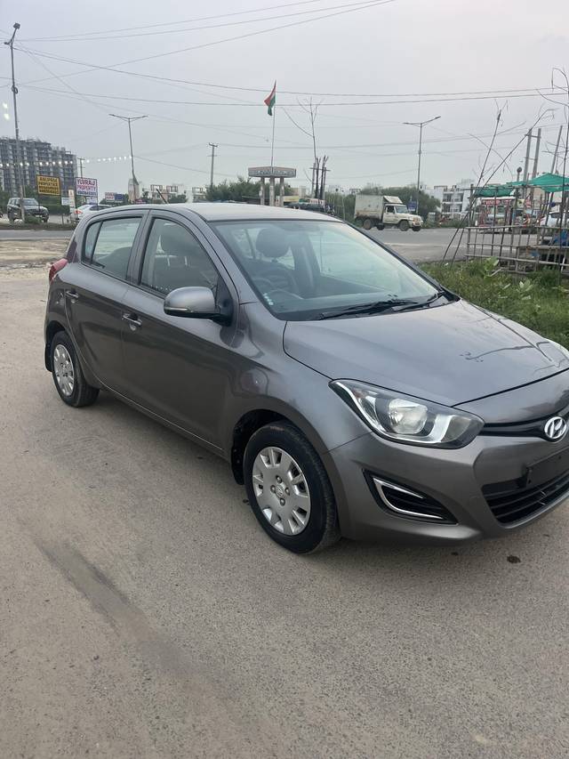 https://images10.gaadi.com/usedcar_image/4097916/original/967da4900ac0c4fe03a31b8710e63b40.jpeg?imwidth=6401