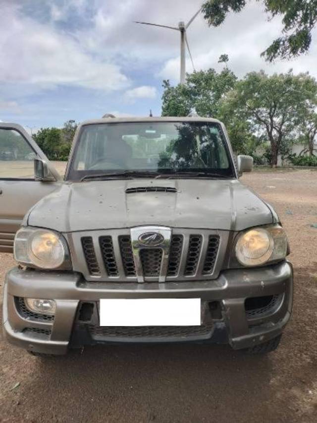 https://images10.gaadi.com/usedcar_image/4098010/original/processed_e6984af0-847e-4ca2-a52c-58ef186eace5.jpg?imwidth=6400