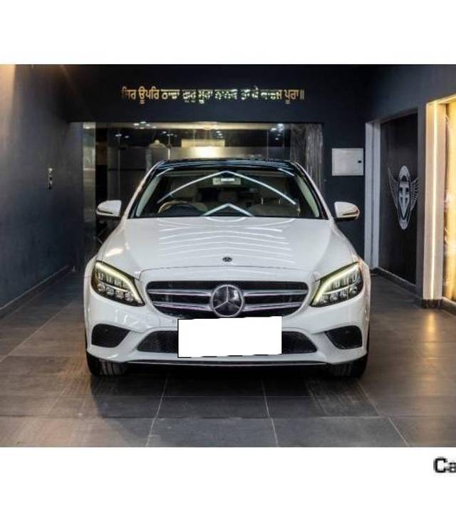 https://images10.gaadi.com/usedcar_image/4098071/original/processed_798cf339e9f955f82a8ac0a5f1115764.jpg?imwidth=6402