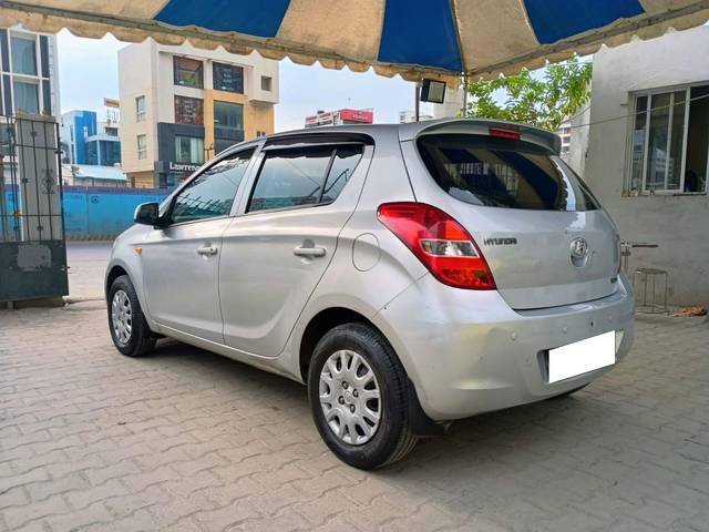 https://images10.gaadi.com/usedcar_image/4098162/original/processed_dfbf9f5f761d6a8b0fbede3d52631f4f.jpeg?imwidth=6402